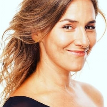 Denise Arregui als Lydia, gesprochen von Diana Gantner